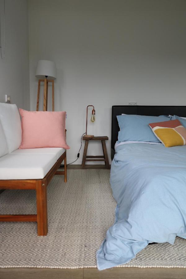 Church Bay Cabin: Sunny, Great Views Apartamento Lyttelton Exterior foto